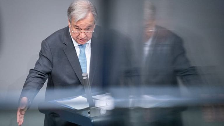 António Guterres, UN-Generalsekretär, hält eine Rede im Deutschen Bundestag anlässlich der Gründung der Vereinten Nationen vor 75 Jahren.