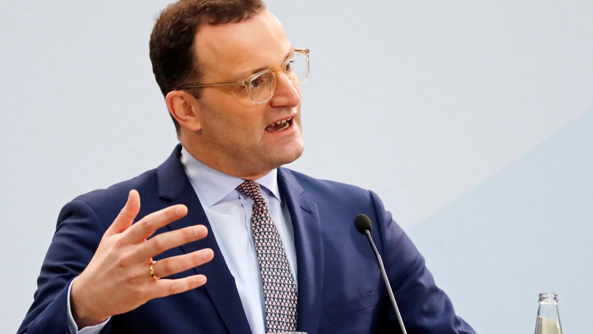 Gesundheitsminister Jens Spahn: "Wir werden dabei zuerst denjenigen einen Schutz anbieten, die ihn auch besonders benötigen."