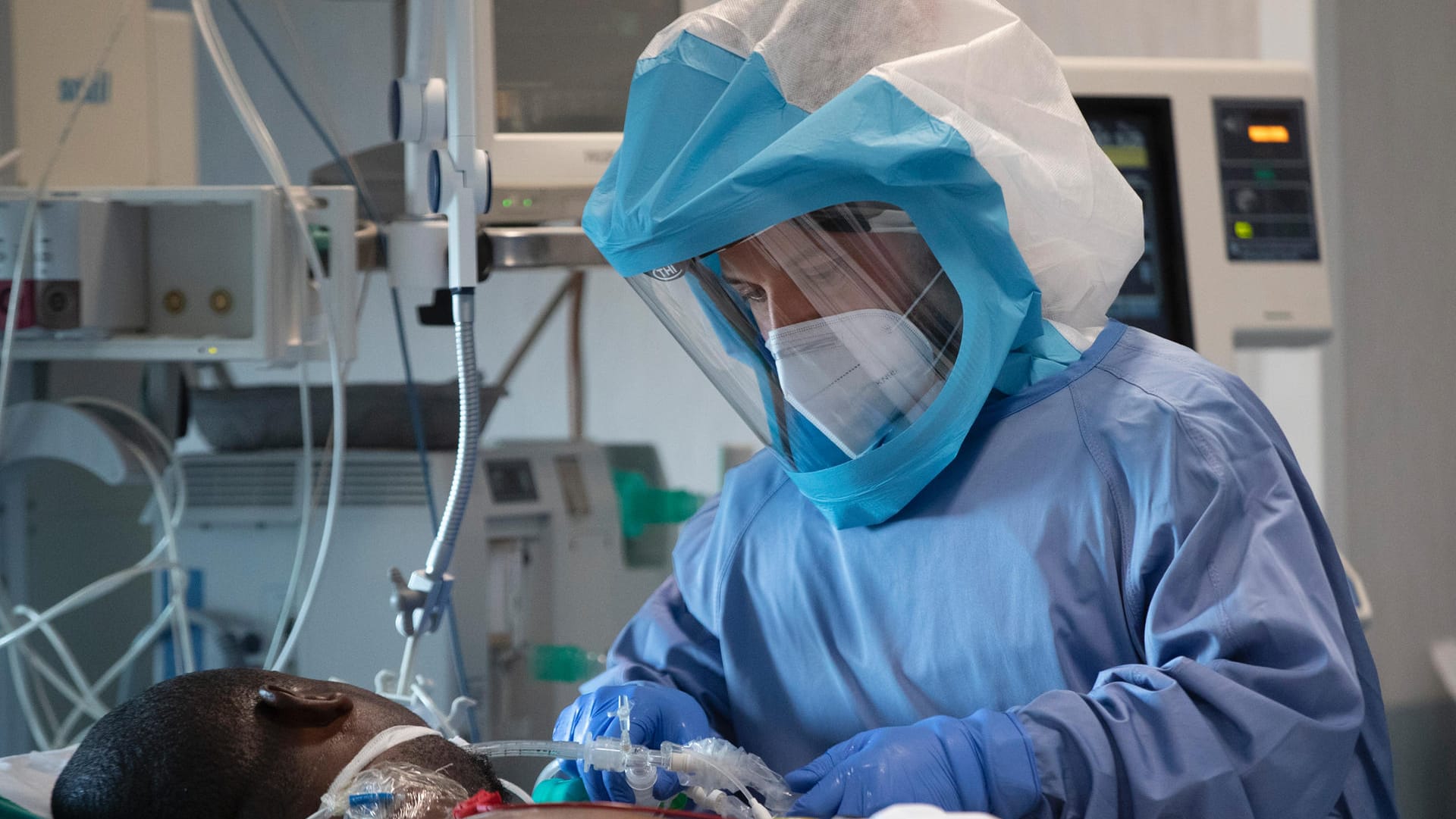 Coronavirus: Covid-19-Patienten müssen häufiger als Grippe-Patienten auf Intensivstationen behandelt werden. (Symbolbild)