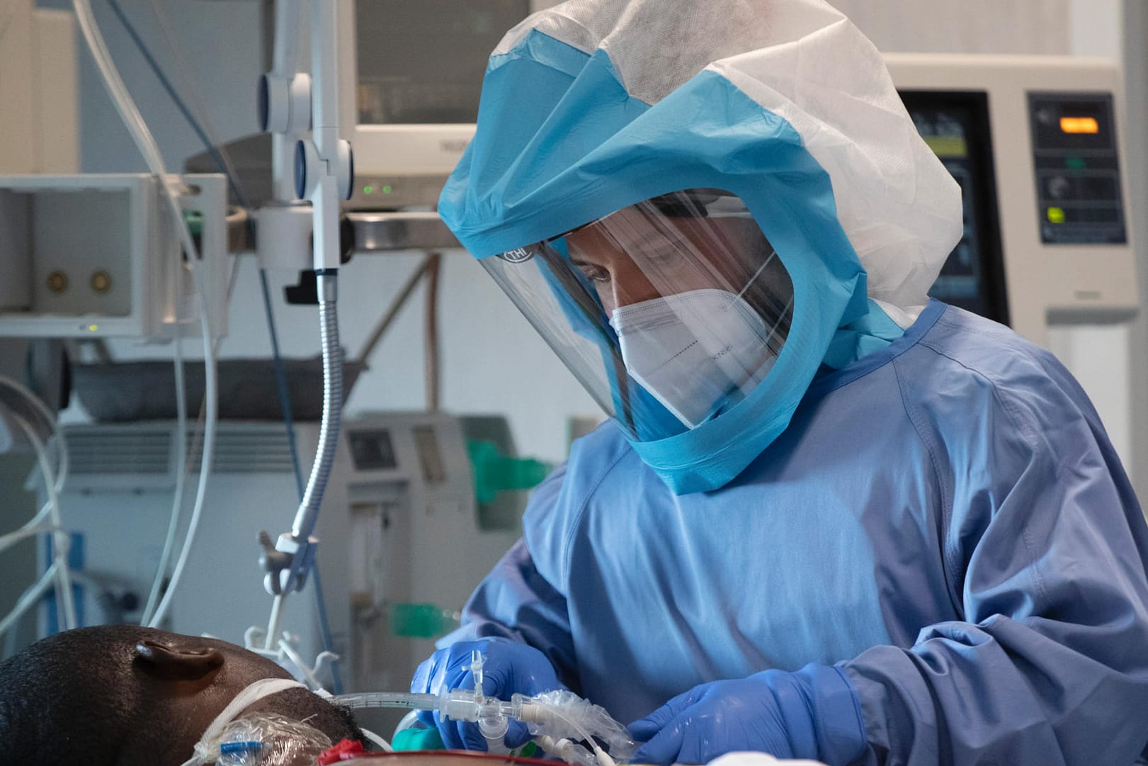 Coronavirus: Covid-19-Patienten müssen häufiger als Grippe-Patienten auf Intensivstationen behandelt werden. (Symbolbild)