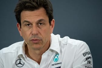 Toto Wolff bleibt der Motorsportchef vom Team Mercedes.