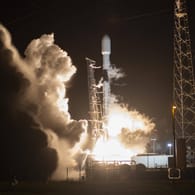 SpaceX-Rakete beim Start: Starlink-Satelliten sollen die Menschheit mit Internet versorgen.
