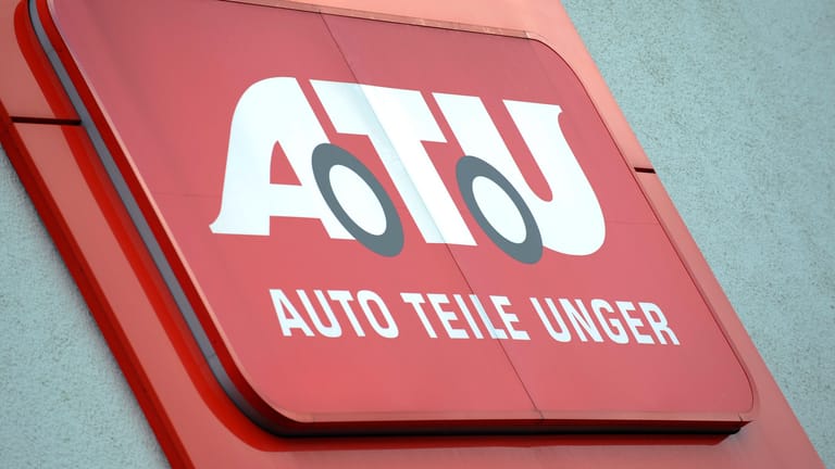 Das Logo von ATU (Symbolbild): Carglass darf das Autogeschäft der Firma übernehmen.