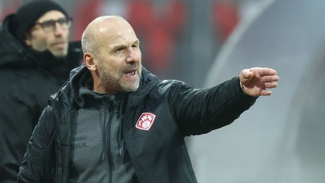 Muss mit einem Rumpfteam bei Darmstadt 98 antreten: Würzburg-Coach Bernhard Trares. Muss mit einem Rumpfteam bei Darmstadt 98 antreten: Würzburg-Coach Bernhard Trares.