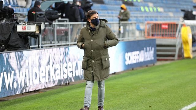 Hofft aus dem Schalker Trainerwechsel Kapital schlagen zu können: Bielefeld-Sportchef Samir Arabi. Hofft aus dem Schalker Trainerwechsel Kapital schlagen zu können: Bielefeld-Sportchef Samir Arabi.