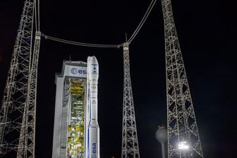 Eine Vega-Rakete steht am Weltraumbahnhof Kourou in Französisch-Guyana.