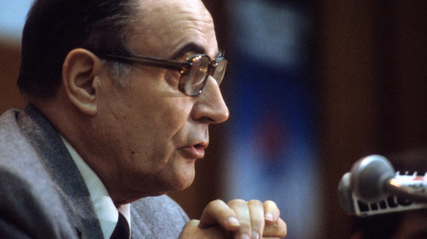 Francois Mitterrand (1916-1996): Seine Krebserkrankung wurde in den 1980er Jahren als Staatsgeheimnis behandelt.