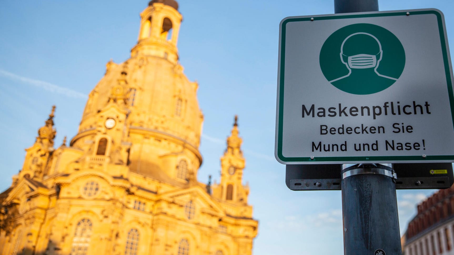 Der Neumarkt mit Frauenkirche in Dresden: In ganz Sachsen sind die Corona-Zahlen aktuell bedenklich hoch.