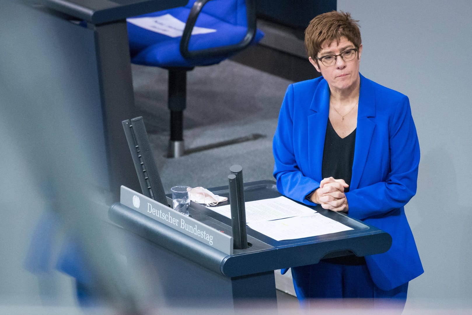 Annegret Kramp-Karrenbauer, Verteidigungsministerin: Das Sturmgewehr könnte sich als "Armutszeugnis" des Verteidigungsministeriums entpuppen.