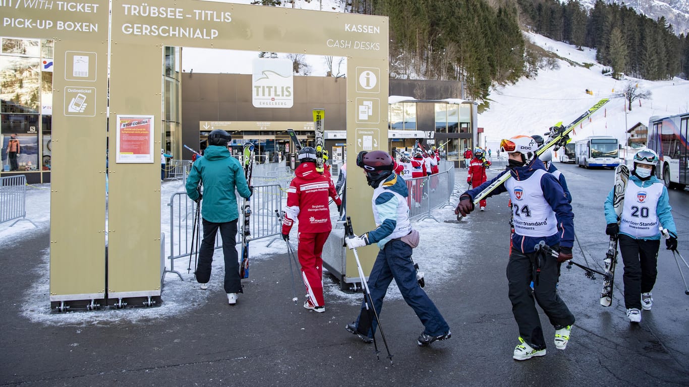 Skispaß an den Hängen des Titlis: Trotz immer weiter steigender Corona-Zahlen bleiben die Skigebiete vorerst offen.