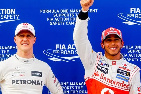 Michael Schumacher und Lewis Hamilton beim Großen Preis von Malaysia im Jahr 2012.