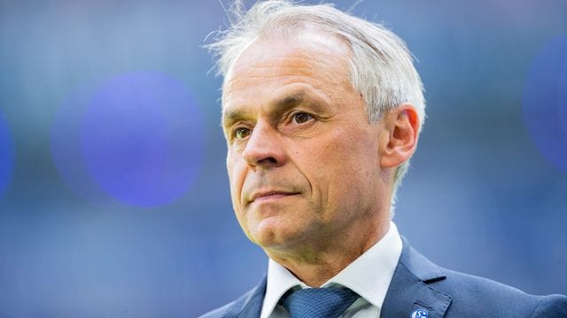 Olaf Thon kann sich Mike Büskens länger beim FC Schalke 04 vorstellen. Olaf Thon kann sich Mike Büskens länger beim FC Schalke 04 vorstellen.