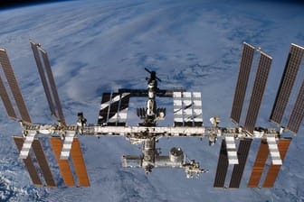 Die Internationale Raumstation in der Erdumlaufbahn.