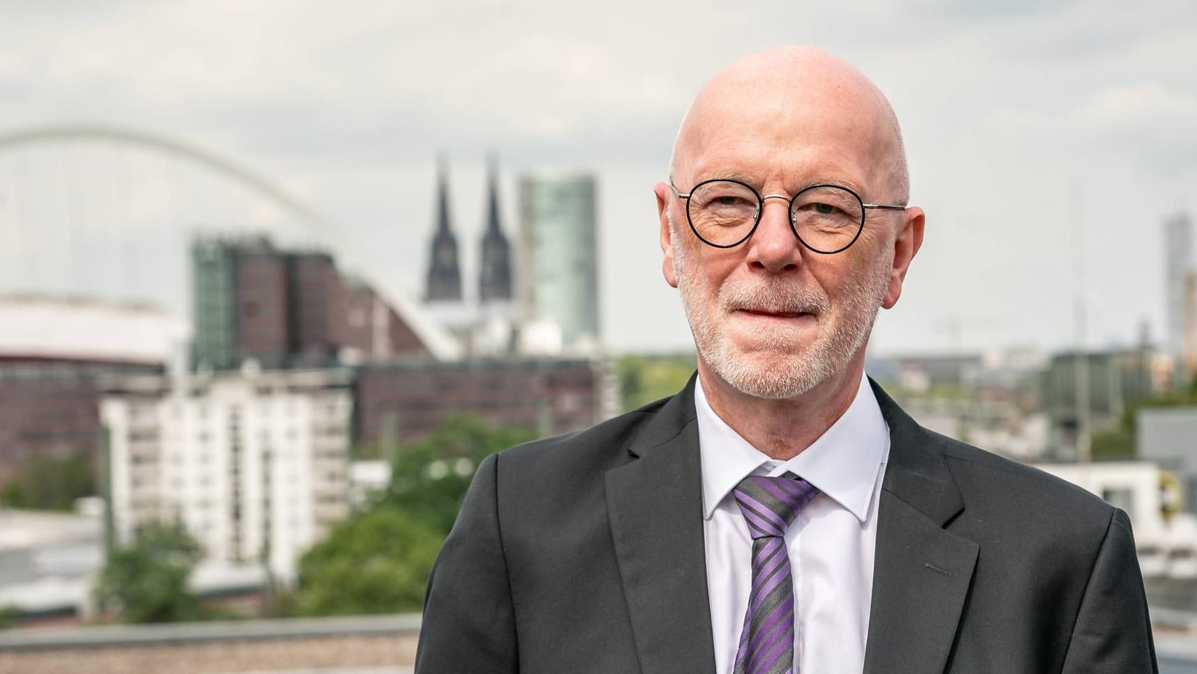 Uwe Jakob auf dem Dach des Polizeipräsidiums (Archivbild): Der Polizeipräsident hat offenbar aus Versehen ein Virus verschickt. Uwe Jakob auf dem Dach des Polizeipräsidiums (Archivbild): Der Polizeipräsident hat offenbar aus Versehen ein Virus verschickt.