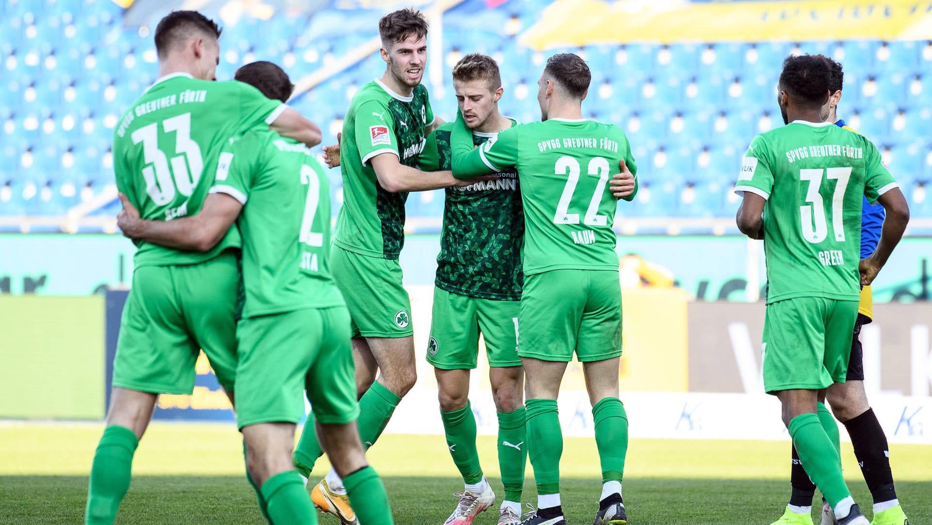 Die SpVgg Greuther Fürth jubelt: Das Kleeblatt gewann in Braunschweig.