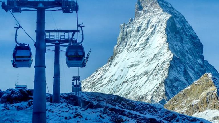 Viele Kantone in der Schweiz schließen wegen der Corona-Pandemie ihre Skigebiete.