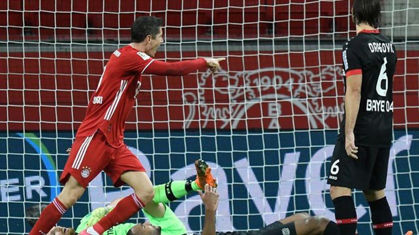 Ein Doppelpack von Lewandowski beschert den Bayern die Tabellenführung.