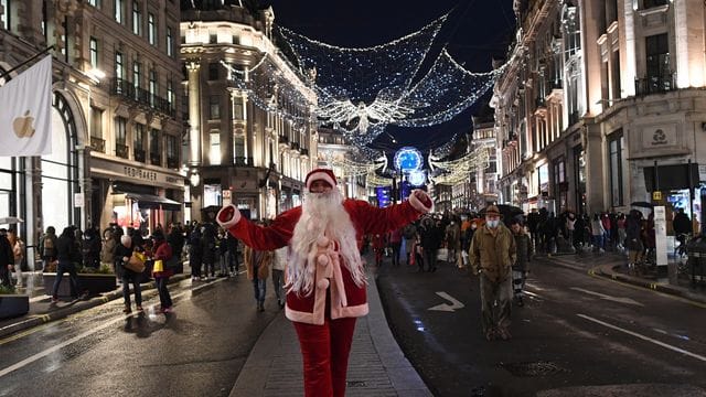 Am Vorabend des Shutdowns herrscht in der Londoner Oxford Street noch reger Betrieb. Am Vorabend des Shutdowns herrscht in der Londoner Oxford Street noch reger Betrieb.