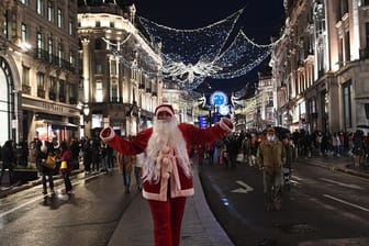 Am Vorabend des Shutdowns herrscht in der Londoner Oxford Street noch reger Betrieb.