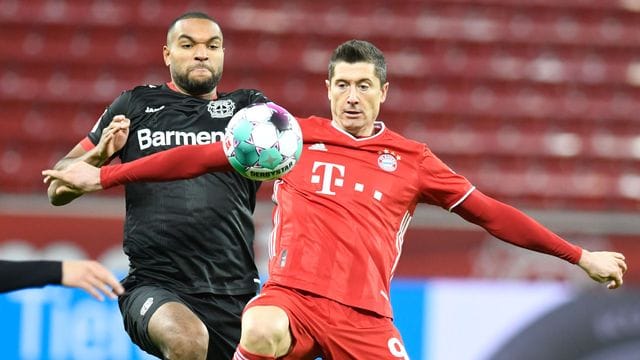 Jonathan Tah und Robert Lewandowski Jonathan Tah und Robert Lewandowski
