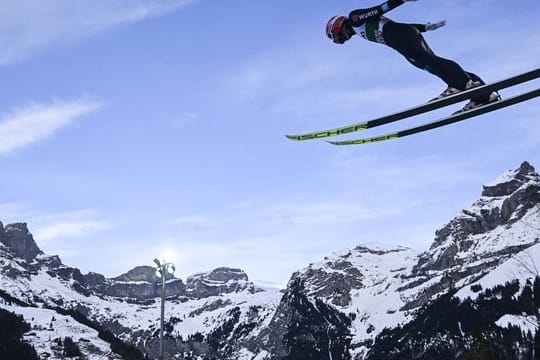 Für die deutschen Skispringer um Markus Eisenbichler steigt das letzte Einzel vor der Vierschanzentournee.