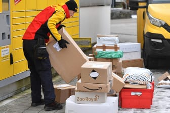Paketaufkommen und Onlinehandel boomt in Zeiten der Corona Virus: Die Unionsfraktion plant offenbar, höhere Steuern zu erheben.