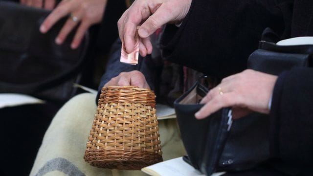 Unter anderem durch Weihnachtsgottesdienste nimmt Brot für die Welt normalerweise viele Spendengelder ein.