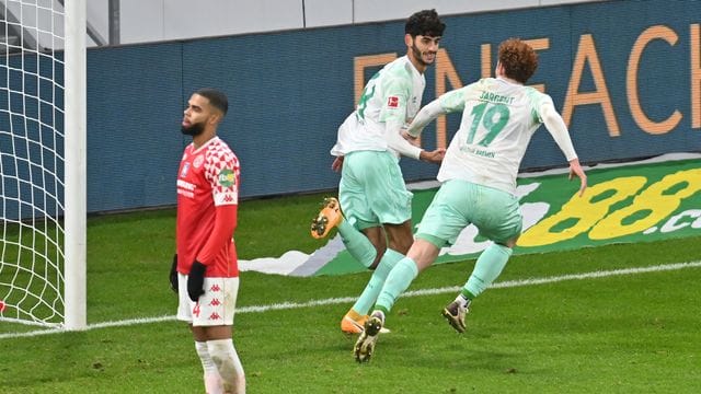 Eren Dinkci (M) war der Matchwinner für den SV Werder Bremen.