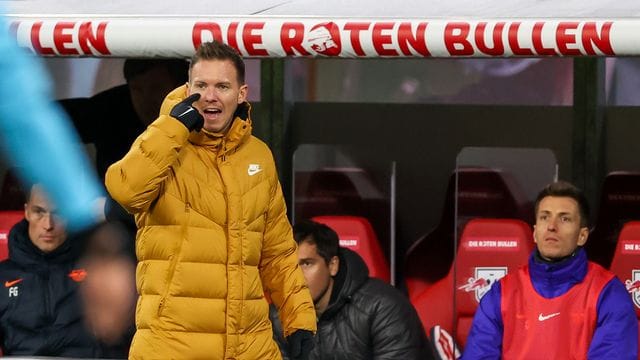 Nimmt seine Spieler beim Pokal in Augsburg in die Plficht: Leipzig-Coach Julian Nagelsmann. Nimmt seine Spieler beim Pokal in Augsburg in die Plficht: Leipzig-Coach Julian Nagelsmann.