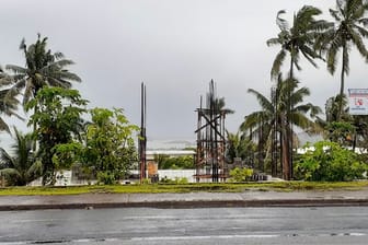 Ein gewaltiger Zyklon hat auf den Fidschi-Inseln mindestens vier Menschen getötet.