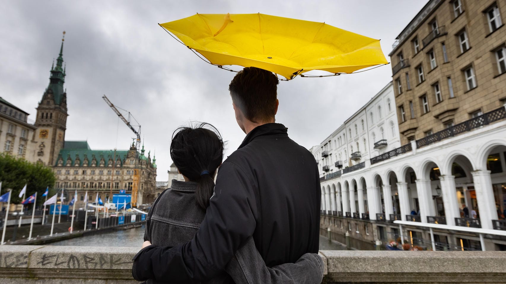 Hamburger "Schietwetter": Das gibt es in der Weihnachtswoche nicht nur im Norden Deutschlands.