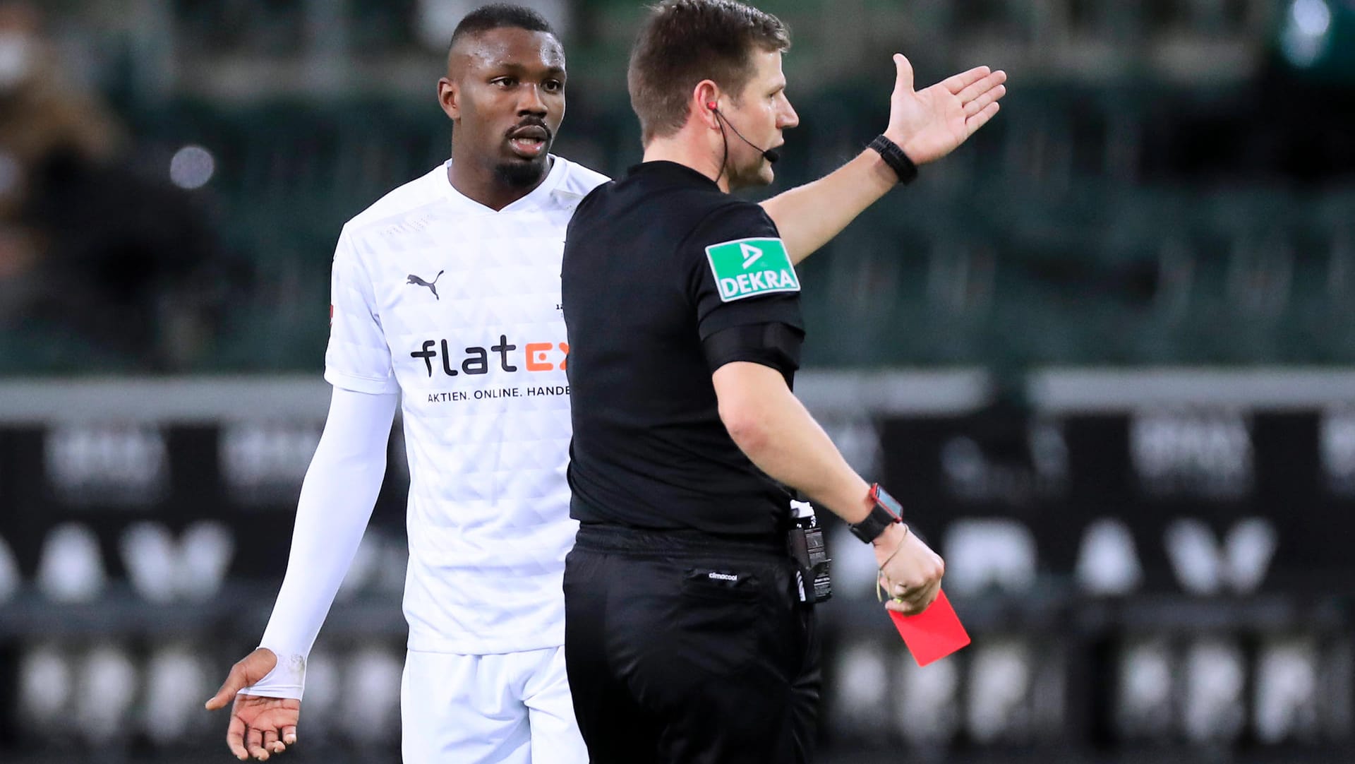 Marcus Thuram: Der Gladbach-Profi bekam nach seiner Spuckattacke von Schiedsrichter Frank Willenborg die Rote Karte gezeigt.