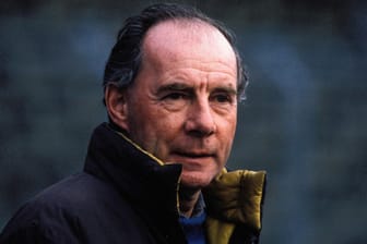 Dietrich Weise an der Seitenlinie für Eintracht Frankfurt: Über viele Jahre trainierte er die Hessen.