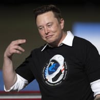 Tesla-Chef Elon Musk: Er erwägt, das Firmenvermögen des Autobauers in Bitcoin umzuwandeln.