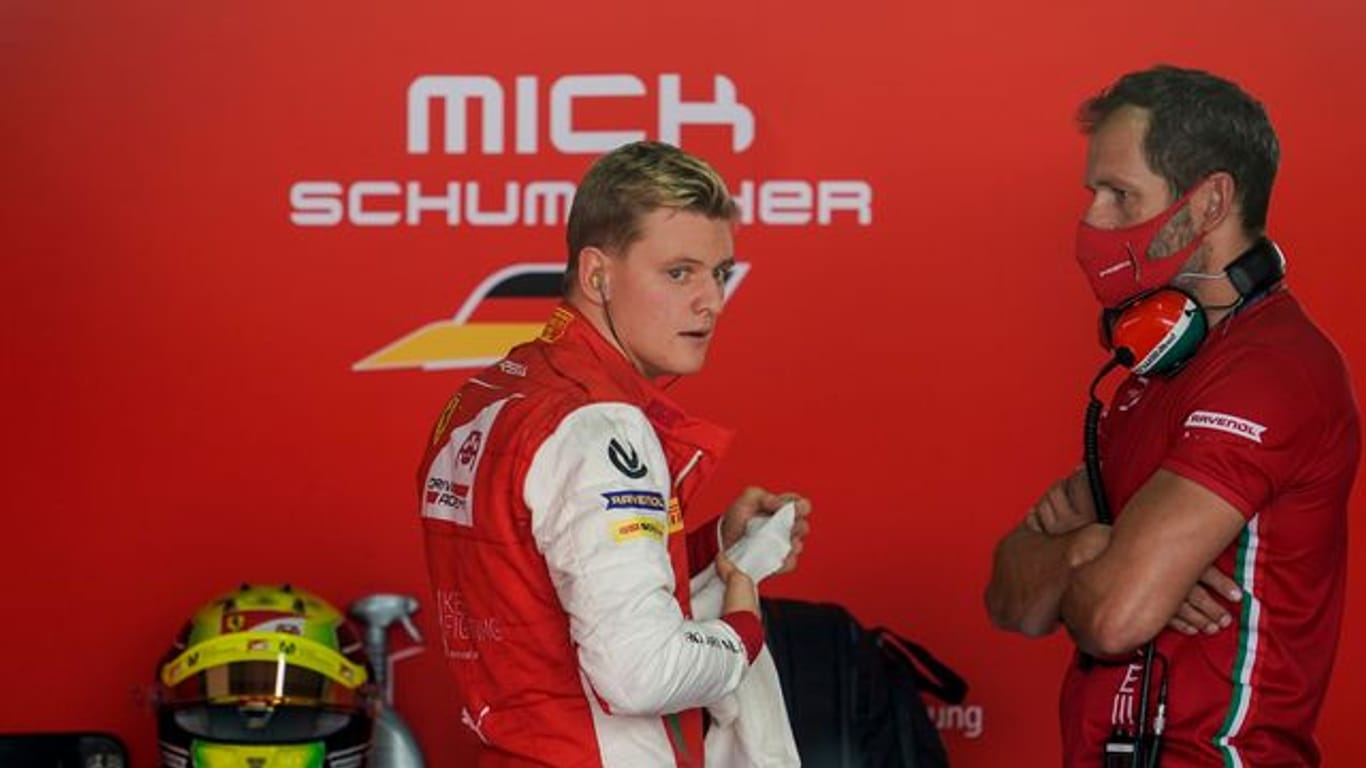 Ist bereit für die Formel 1: Mick Schumacher (l).