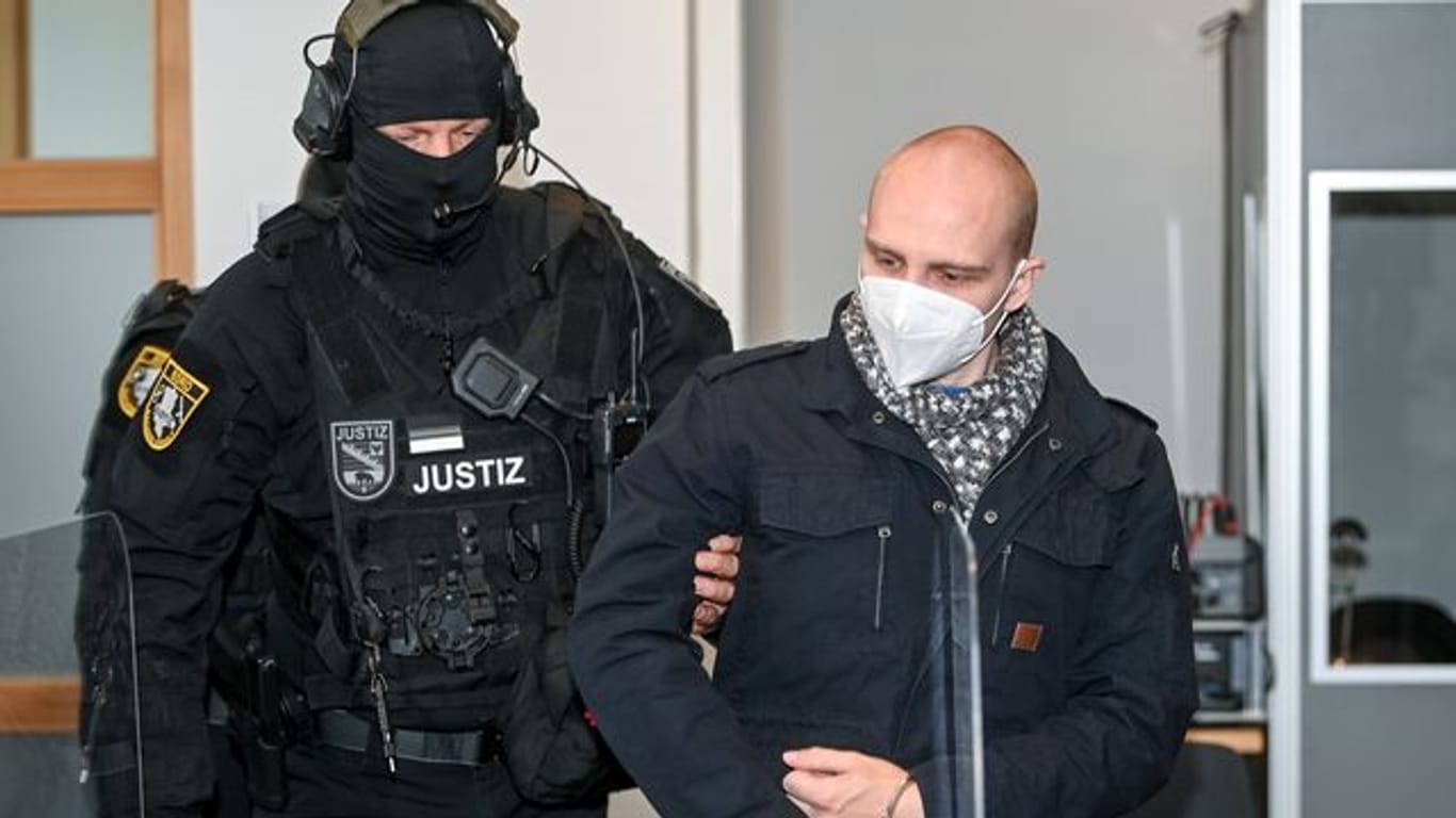 Lebenslange Haft mit anschließender Sicherungsverwahrung: Das Urteil gegen Stephan Balliet ist gefallen.