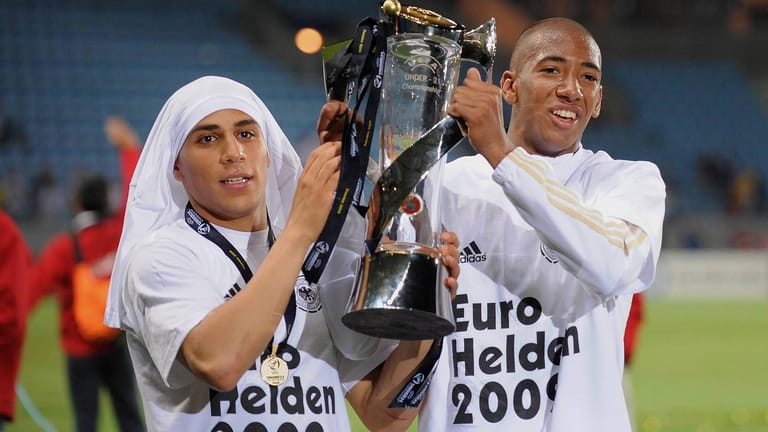 Mit der deutschen U21-Nationalmannschaft: Änis Ben-Hatira (l.) und Jerome Boateng gewannen 2009 gemeinsam die Europameisterschaft.