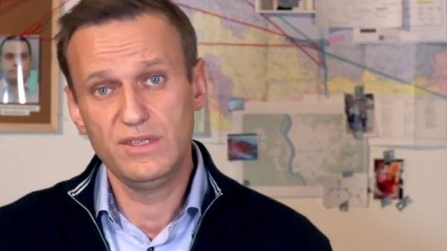 Kremlgegner Alexej Nawalny hat nach eigenen Angaben mit dem mutmaßlichen Täter telefoniert. Kremlgegner Alexej Nawalny hat nach eigenen Angaben mit dem mutmaßlichen Täter telefoniert.