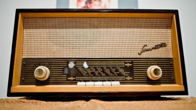 Das Quelle-Radiogerät Simonetta Stereo-Großsuper ST 6501 stammt aus dem Jahr 1965.