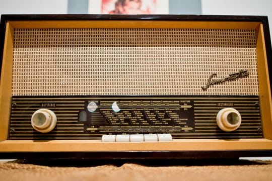 Das Quelle-Radiogerät Simonetta Stereo-Großsuper ST 6501 stammt aus dem Jahr 1965.