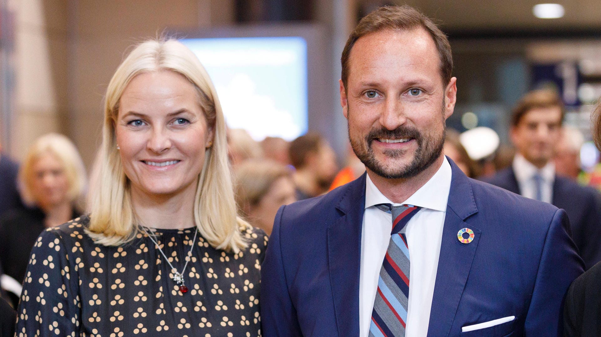 Kronprinzessin Mette-Marit und Kronprinz Haakon von Norwegen: Die norwegischen Adeligen haben ihre weihnachtlichen Fotos veröffentlicht.