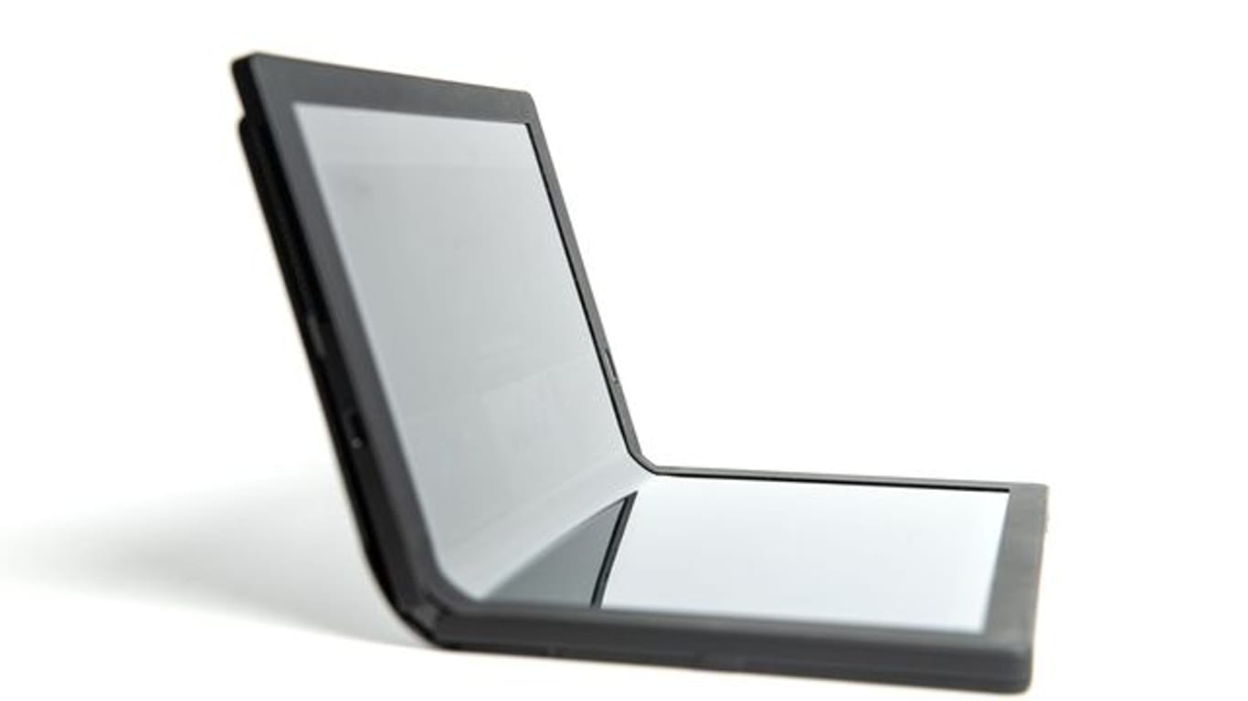 Ein unsichtbares, aber hoch entwickeltes Scharnier macht die Displayverrenkungen des Lenovo Thinkpad X1 Fold erst möglich.