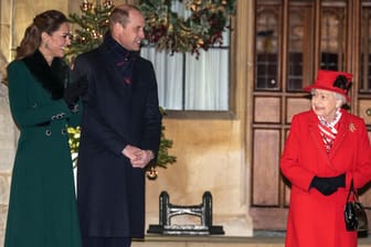 Herzogin Kate, Prinz William und die Queen halten bei einem Treffen Anfang Dezember Abstand: Abstand zur Familie ist wohl auch über die Feiertage bei den meisten Royals angesagt.