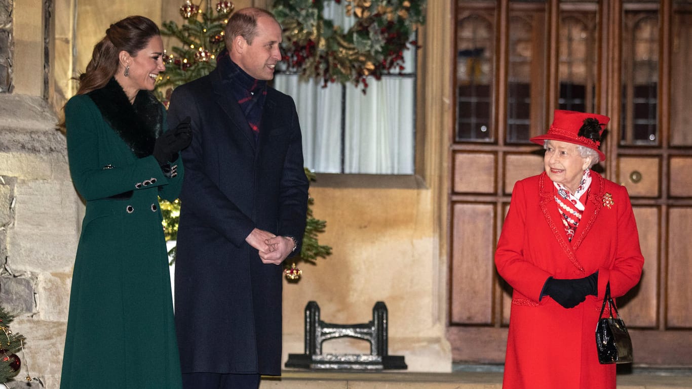 Herzogin Kate, Prinz William und die Queen halten bei einem Treffen Anfang Dezember Abstand: Abstand zur Familie ist wohl auch über die Feiertage bei den meisten Royals angesagt.