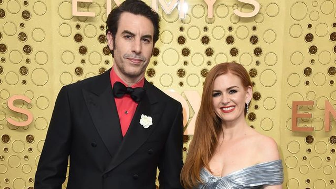 Sacha Baron Cohen und seine Frau Isla Fisher 2019 bei der Emmy-Verleihung.