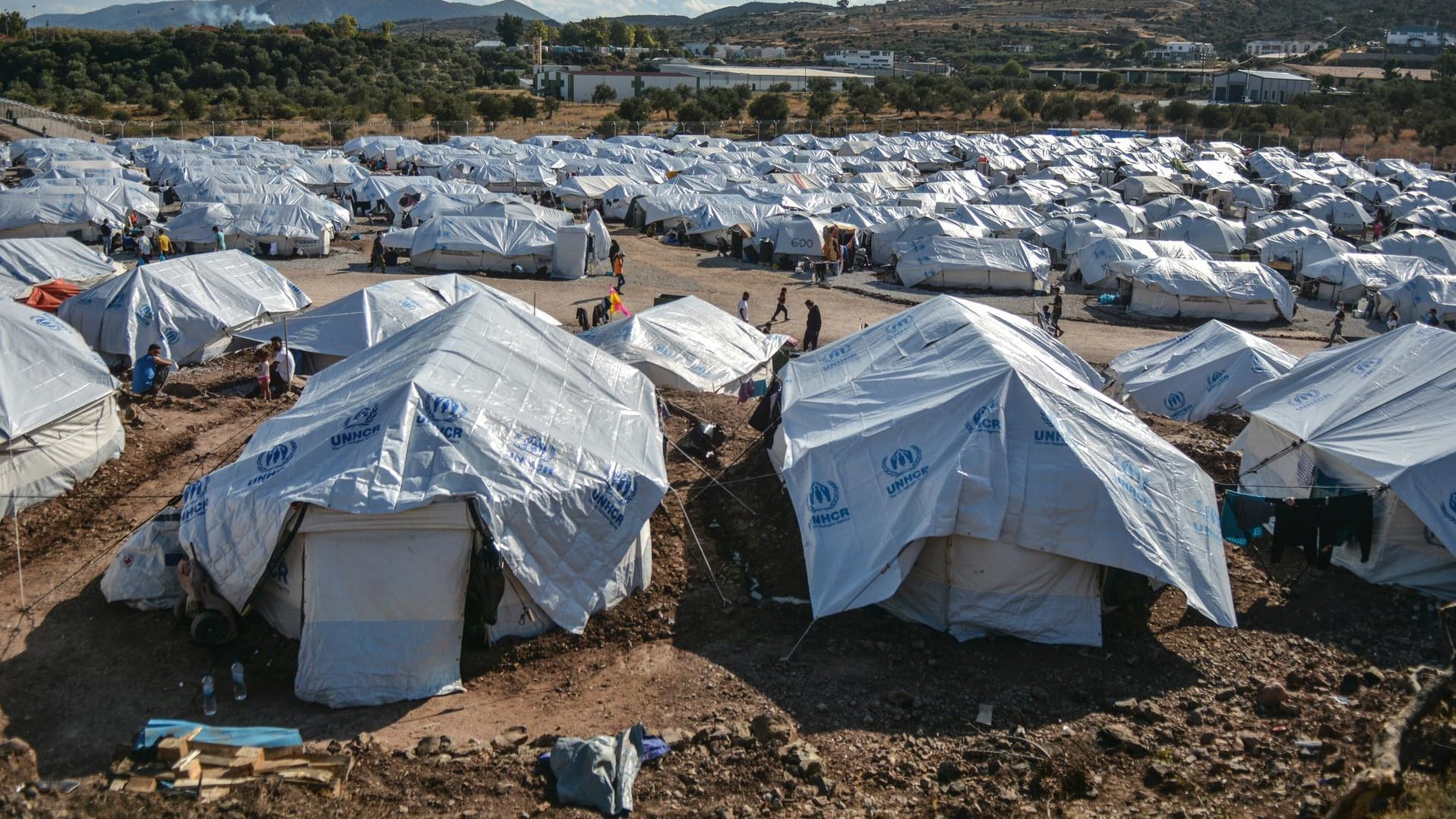 Ein provisorisches Zeltlager auf der griechischen Insel Lesbos: Es sei nicht das erste Mal, dass Medien die Realität verzerrten erklärte das Ministerium.