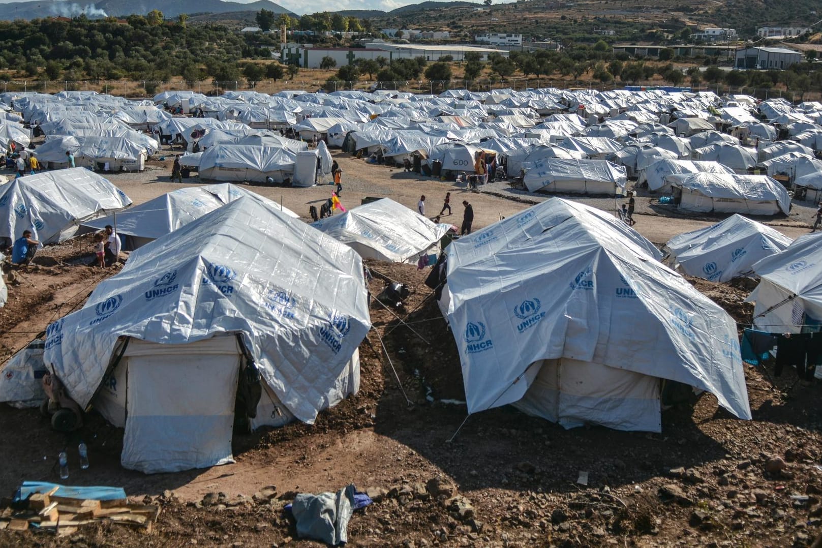 Ein provisorisches Zeltlager auf der griechischen Insel Lesbos: Es sei nicht das erste Mal, dass Medien die Realität verzerrten erklärte das Ministerium.