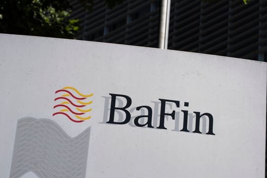 Zur vollen Umsetzung der strengeren Kreditkartenregeln gibt die Bafin den Online-Händlern nun bis zum 15.