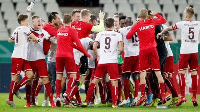 Kultclub Rot-Weiss Essen will nach Arminia Bielefeld auch Fortuna Düsseldorf aus dem Pokal werfen. Kultclub Rot-Weiss Essen will nach Arminia Bielefeld auch Fortuna Düsseldorf aus dem Pokal werfen.
