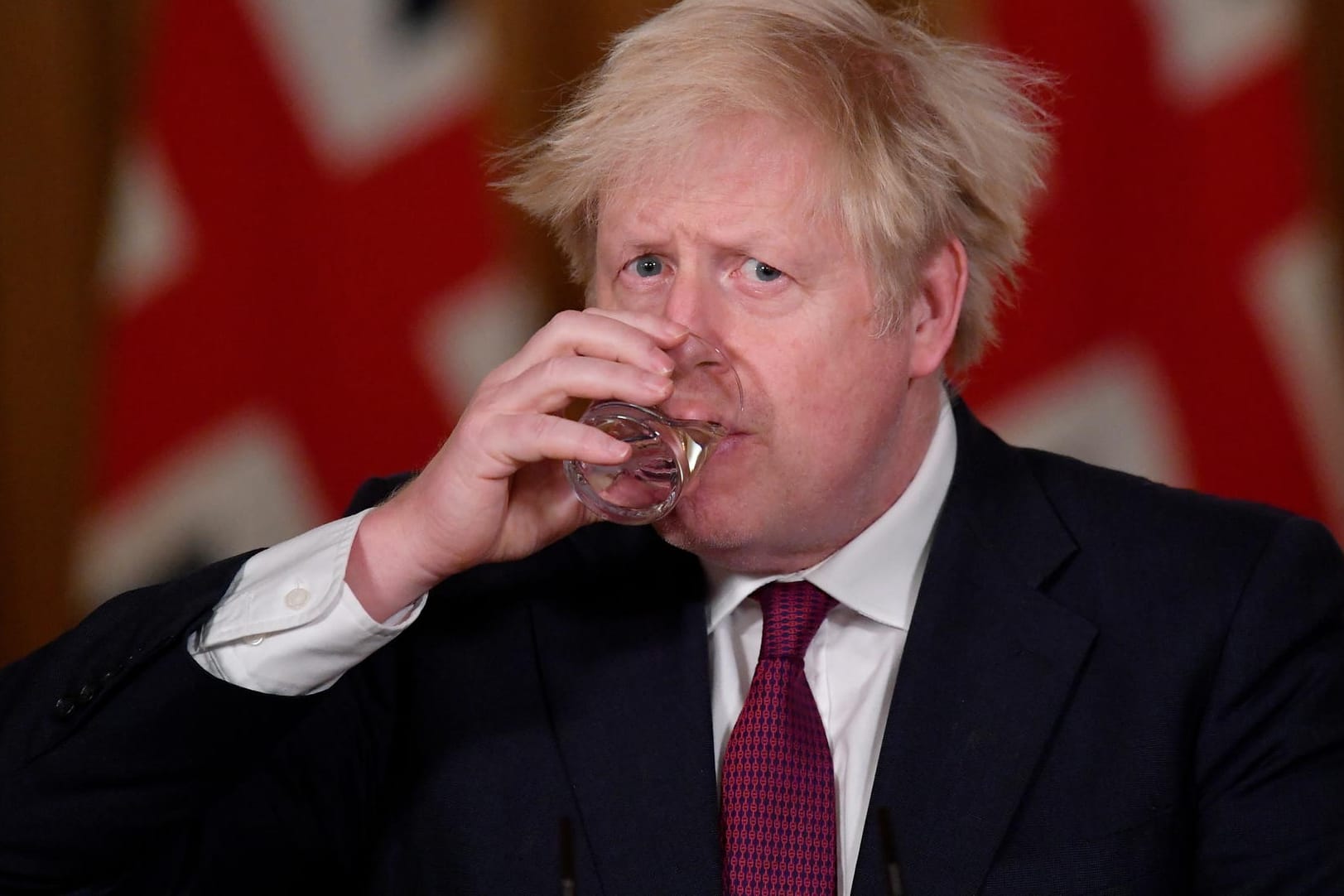 Boris Johnson bei einer Pressekonferenz: Der britische Premierminister hat momentan mit der Corona-Lage im Land und mit dem drohenden Scheitern der Brexit-Gespräche zu kämpfen.